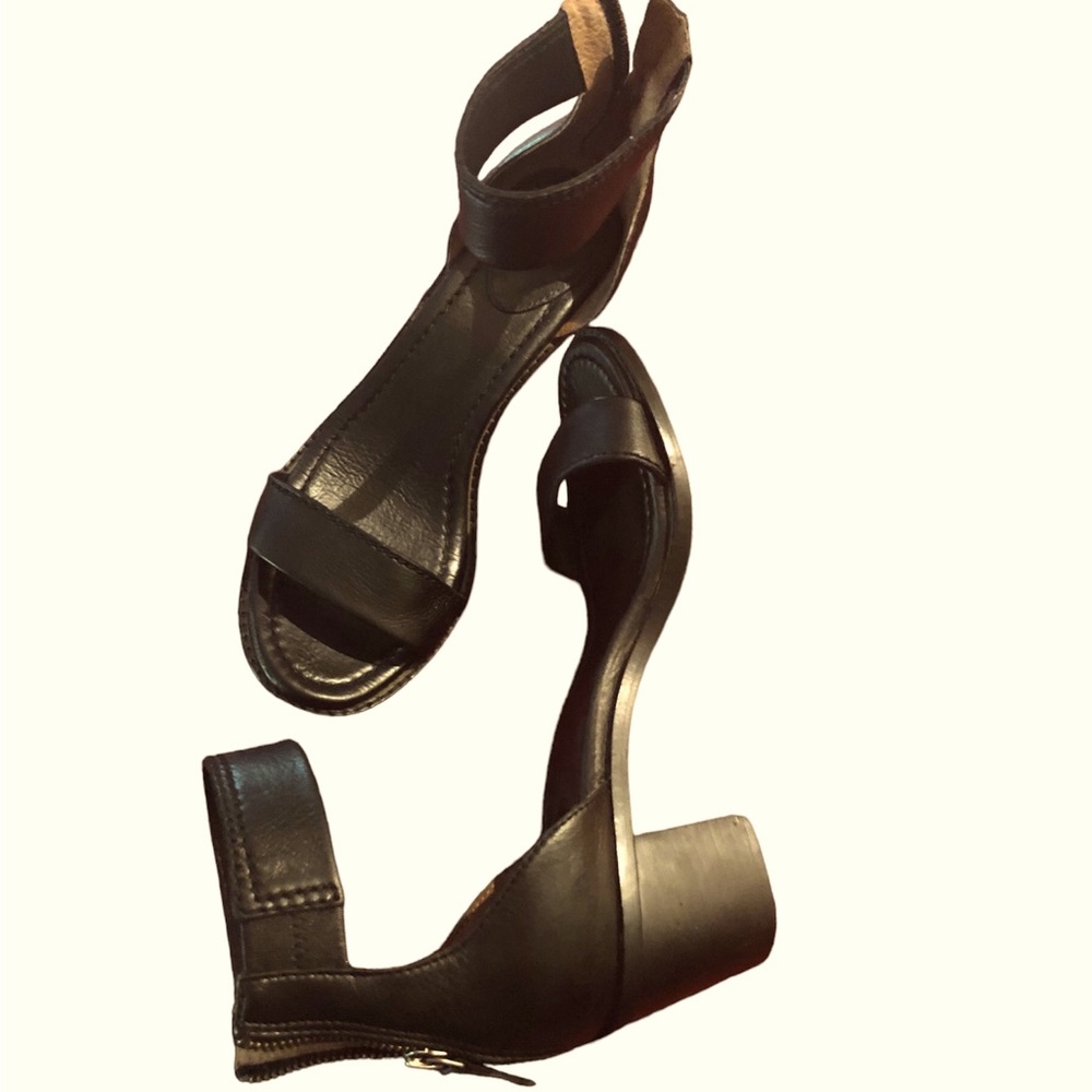 Frye Brielle black zip sandals. Size 10.
